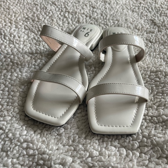White sandals NEW - Picture 2 of 5